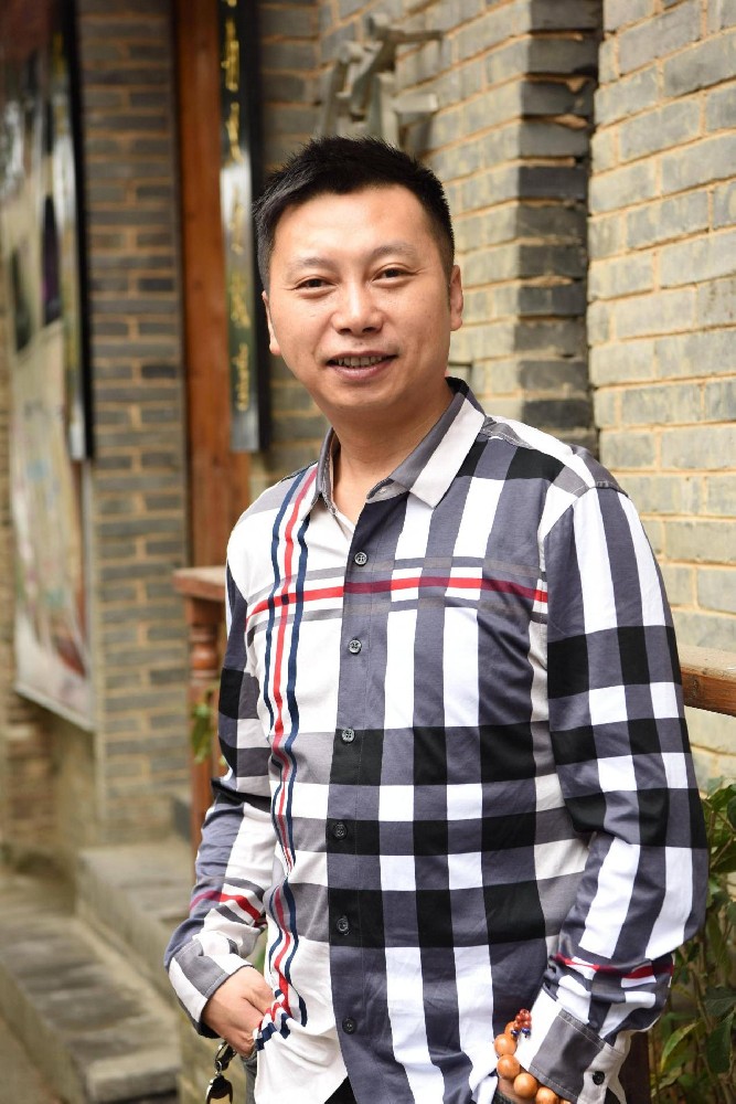 方毅（国瓷红叶画院研究员）