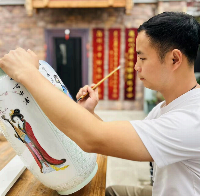 王龙鹏（国瓷红叶画院高级画师）